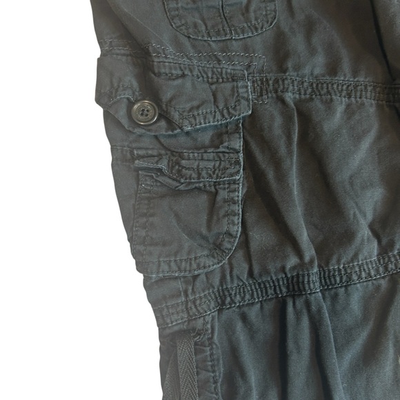 Distressed Holes Unionbay Cropped Cargo Capris Black, Stretch Waist Pant 7 - Picture 6 of 16